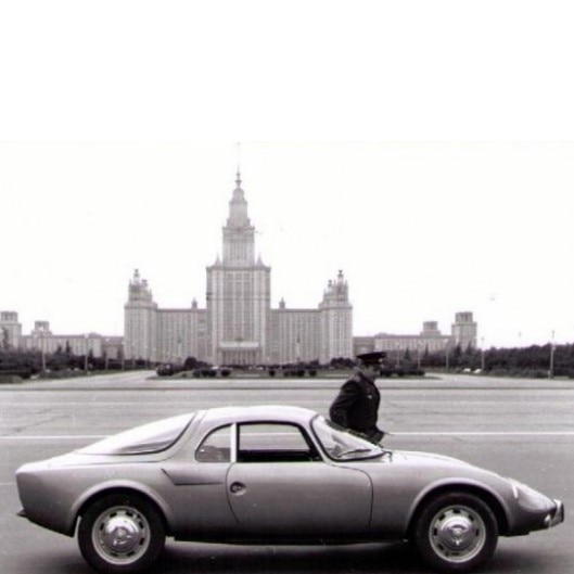 Gagarin, il cosmonauta innamorato di una coupé francese