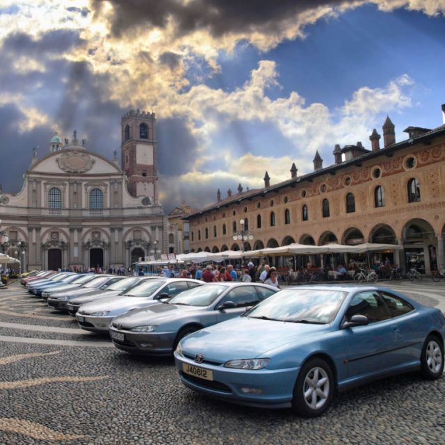 XII Raduno Nazionale Peugeot 406 Coupé: le “Petite Ferrari” sulla Costa degli Etruschi.