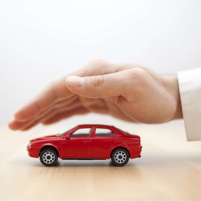 Polizza RC: obbligatoria anche per le auto ferme in luoghi privati