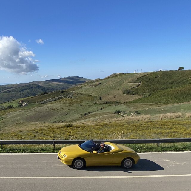 Una Spider in Sicilia tra tesori ed eterni dilemmi