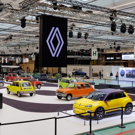 Renault celebra i 50 anni della R5 a Rétromobile Paris.