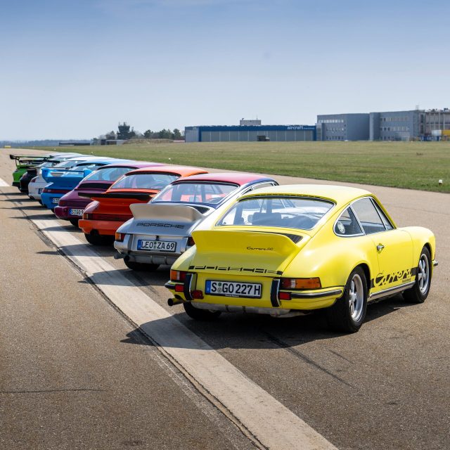 Porsche festeggia i 50 anni della Carrera RS e il regalo lo fa a noi