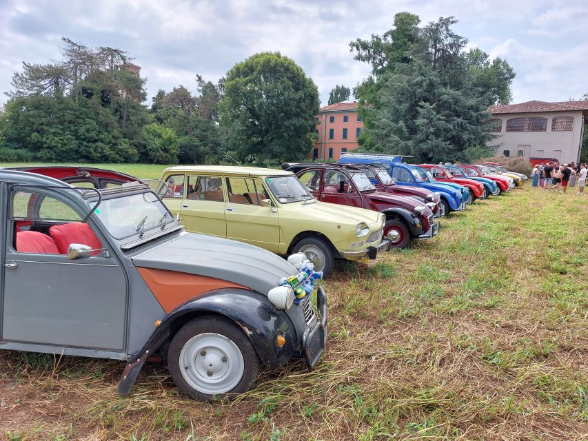 Invasione di Citroën 2CV a Borghetto Lodigiano