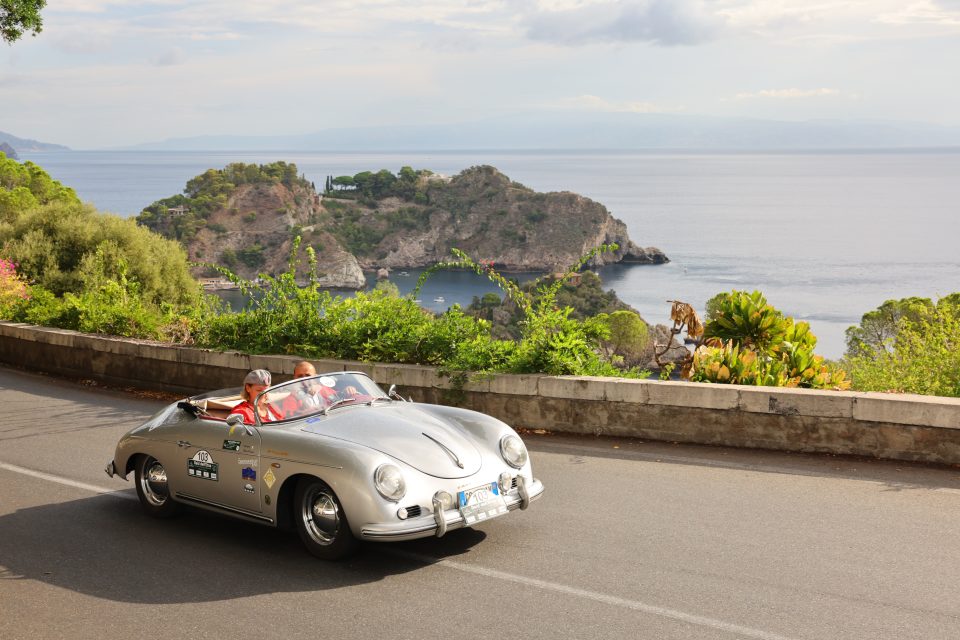 Raid dell'Etna 2023, vince la Porsche Speedster di Mazzoleni-Gotti