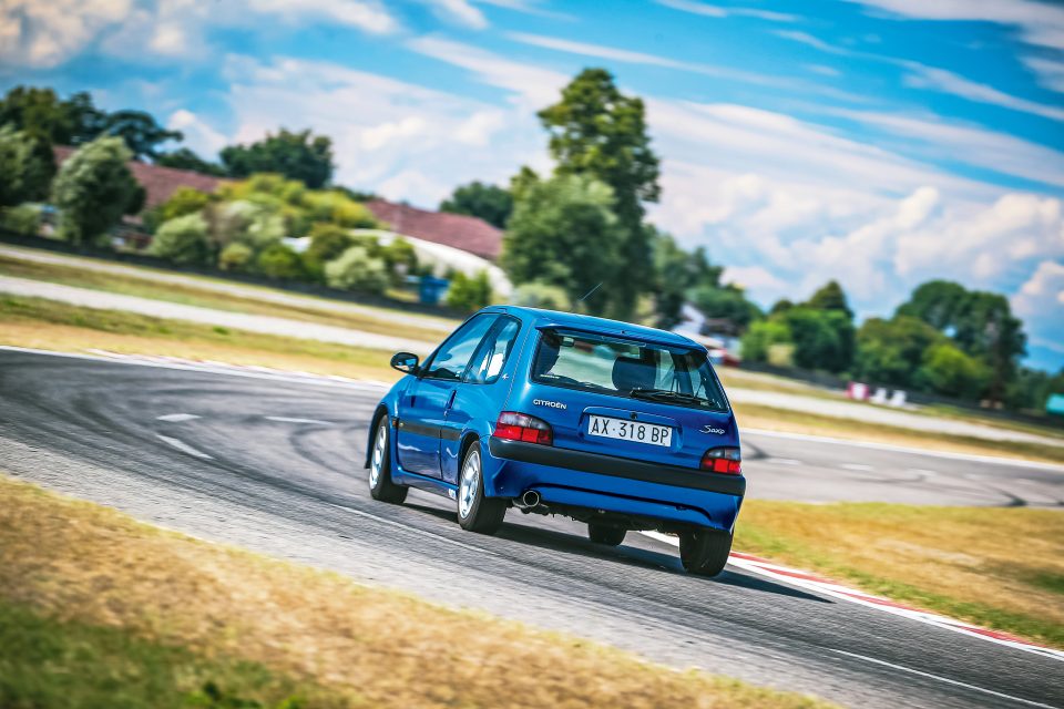 Piccole bombe francesi: Citroën Saxo VTS, tanto veloce quanto troppo discreta