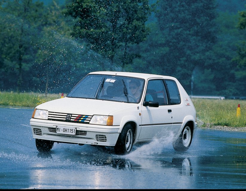 Piccole bombe francesi: Peugeot 205 Rallye, nuda e cruda