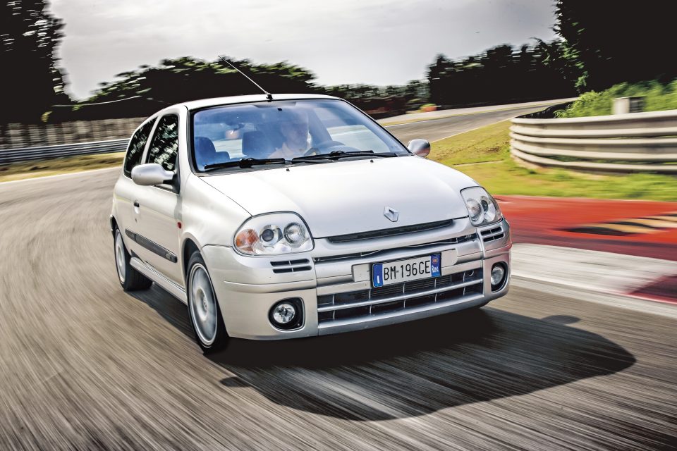 Piccole bombe francesi: Renault Clio RS, la prima vera Renault Sport