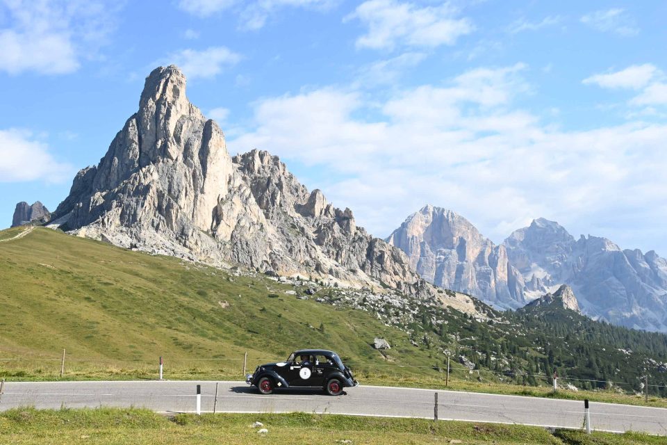 Cortina: al via la Coppa d’Oro delle Dolomiti 2024, 94 splendide auto in gara dal 18 al 21 luglio