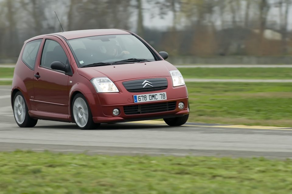 Piccole bombe francesi: Citroën C2 VTS, citycar impertinente