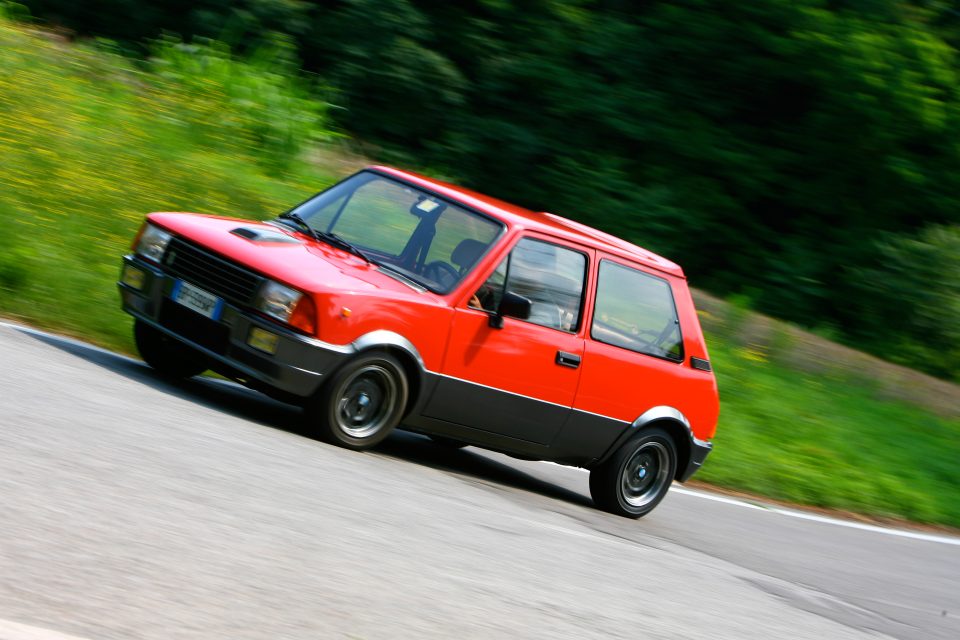 Piccole bombe italiane: Innocenti Mini De Tomaso Turbo, una peste in poco più di tre metri