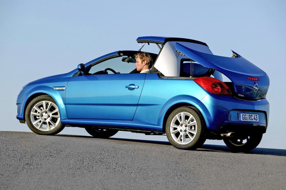 Opel Tigra TwinTop, la cabrio-coupé compie 20 anni