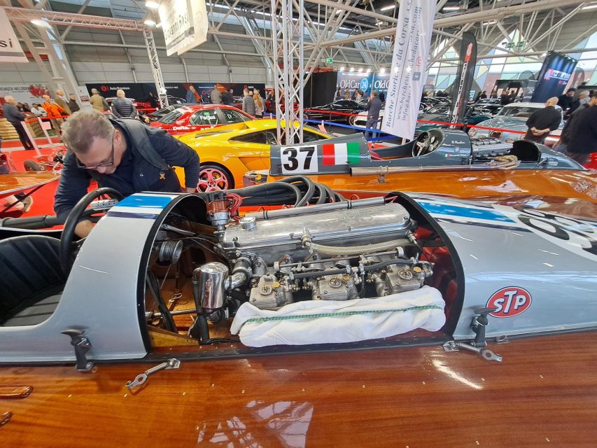 Auto e Moto d'Epoca: barche racer con motori Alfa, BMW e Lancia