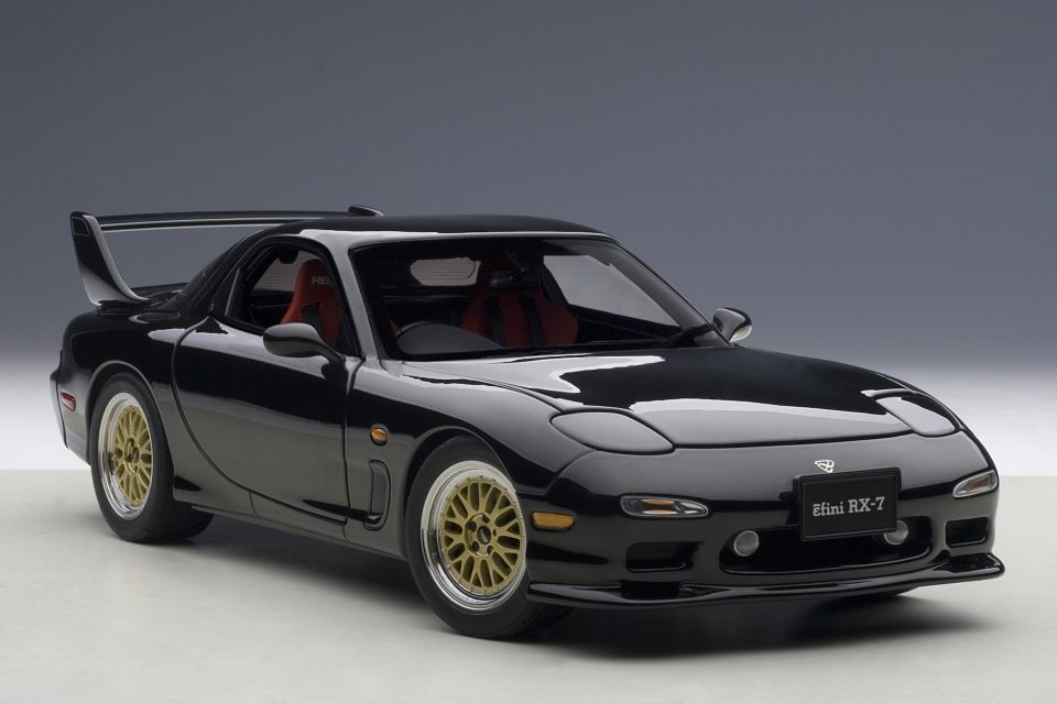 Efini Mazda RX7 in scala 1:18