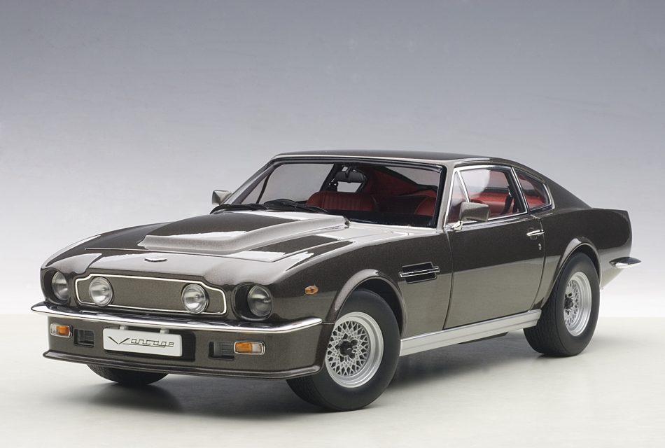 Aston Martin V8 Vantage, muscle car all’inglese