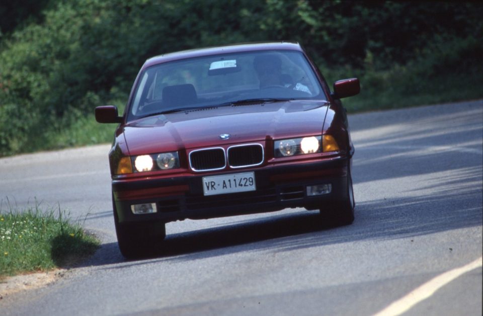 BMW 318iS coupé E36: non si vive solo di 6 in linea