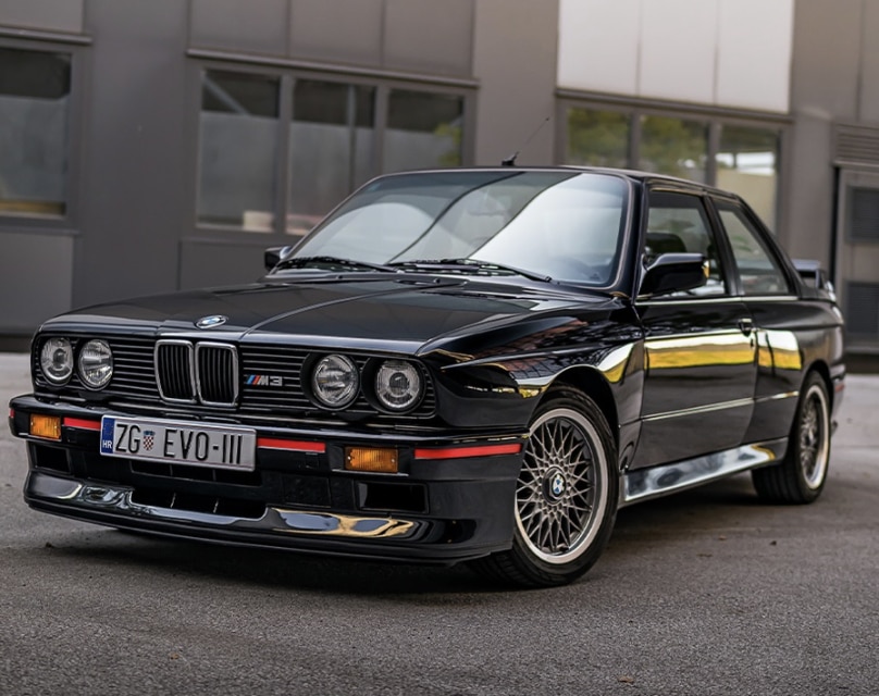 Una BMW M3 E30 Evo III nel garage di Mate Rimac