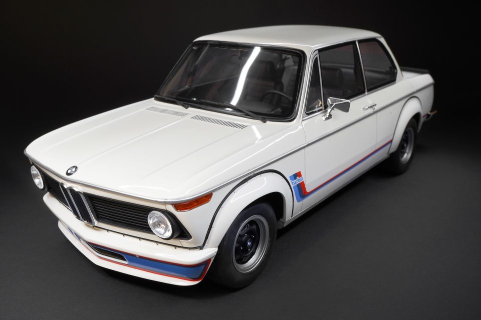 BMW 2002 Turbo, icona sportiva in scala 1:12