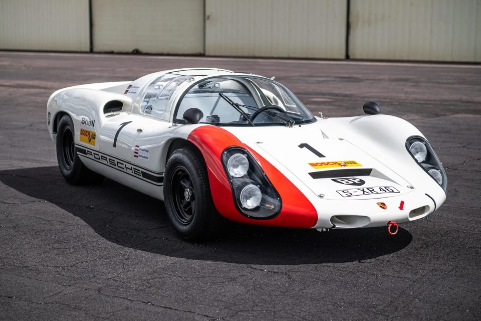 All'asta negli Usa una Porsche 910 targata