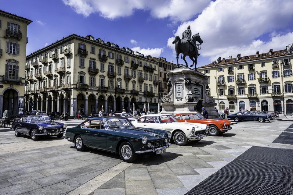 Raduno di rare Ferrari 250 GTE tra Torino e le Langhe