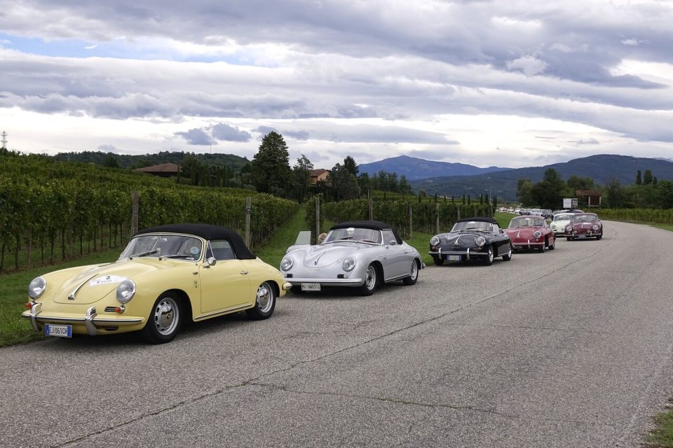 A Cervia il 50° raduno internazionale di Porsche 356