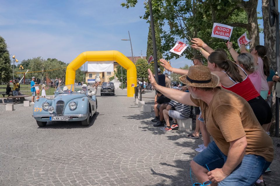 1000 Miglia 2025, partenza di fuoco