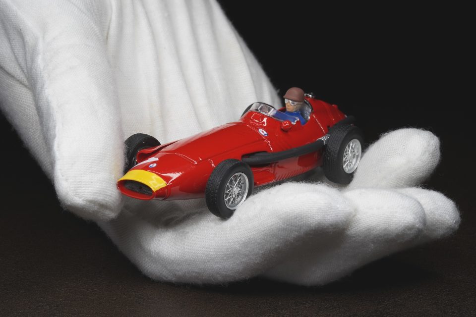 Fangio e la Maserati 250F: due miti in miniatura