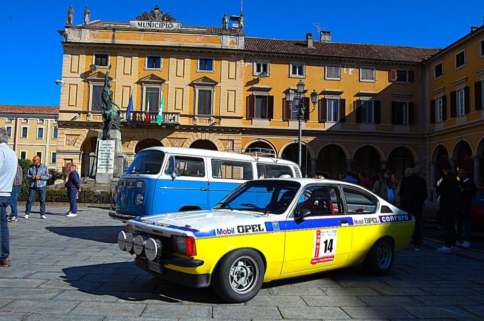 Raduno di auto e moto storiche a Garlasco (PV)