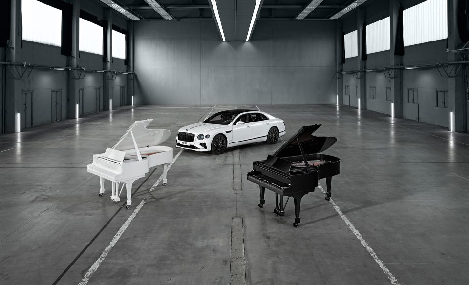Bentley e Steinway & Sons insieme in bianco e nero