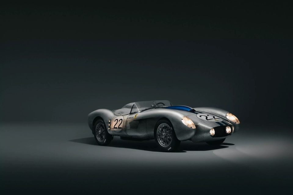 La replica della Ferrari Testa Rossa del 1958 in scala ed elettrica