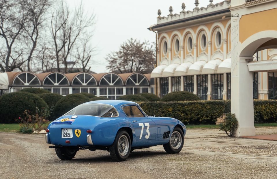 Carrellata di Ferrari all'asta a Parigi