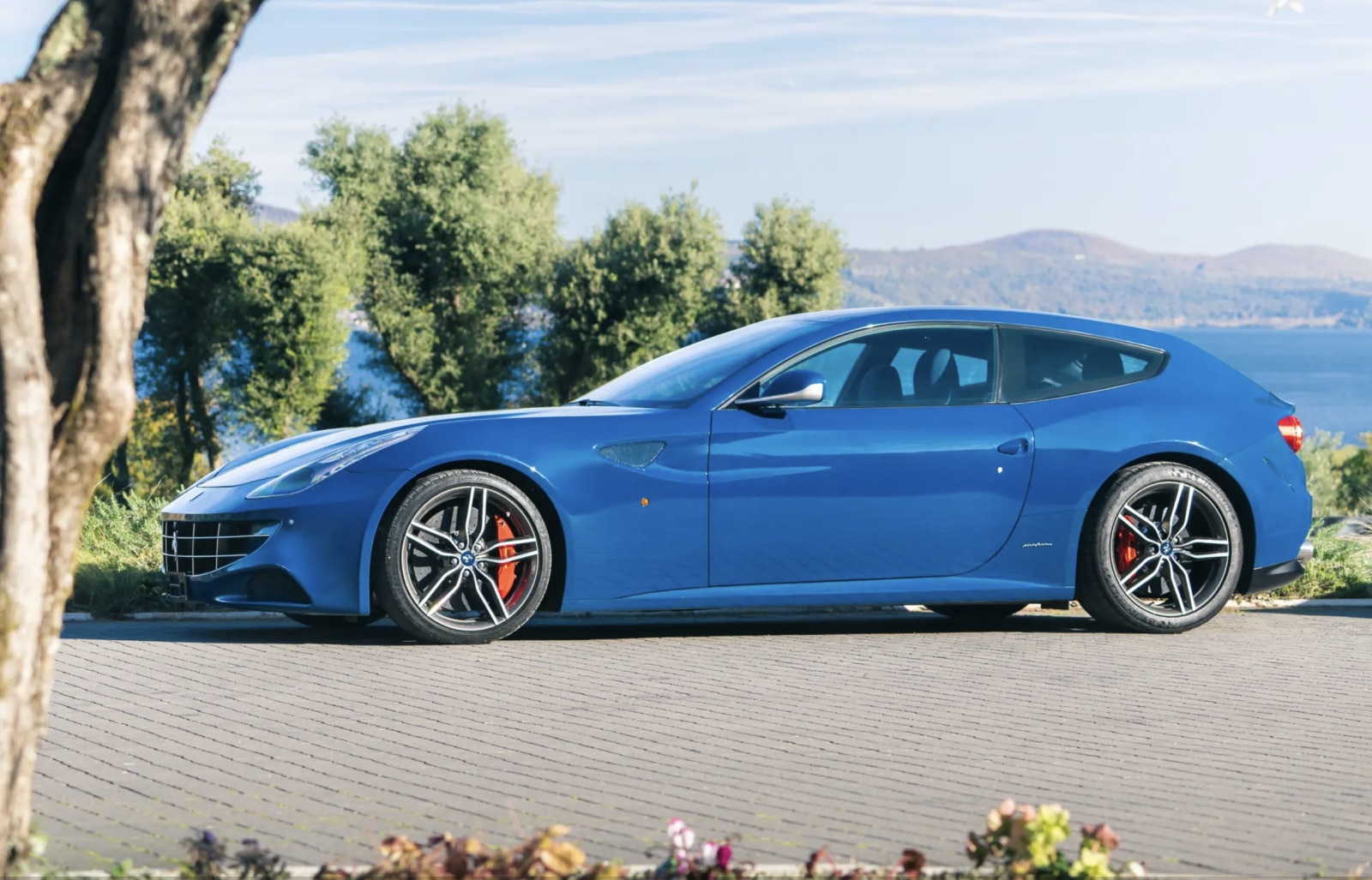 All’asta la Ferrari FF di John Elkann