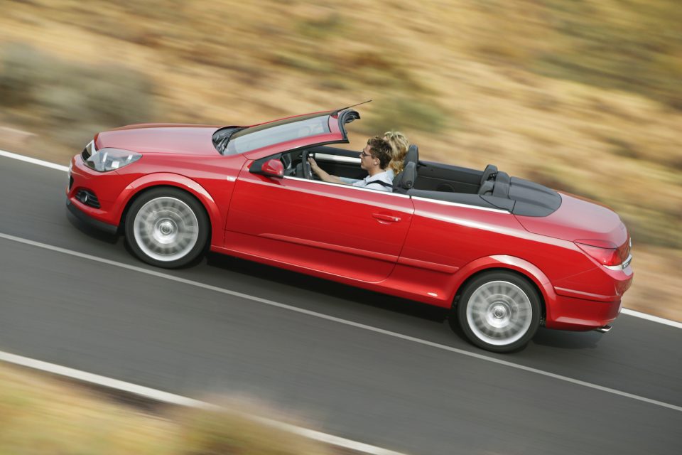 Opel Astra TwinTop: i 20 anni della cabrio “rigida”