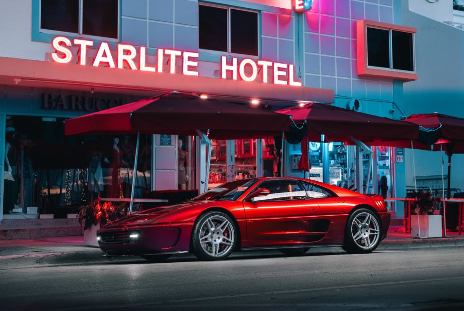 Ferrari 355 restomod: analogica e fino a 480 CV