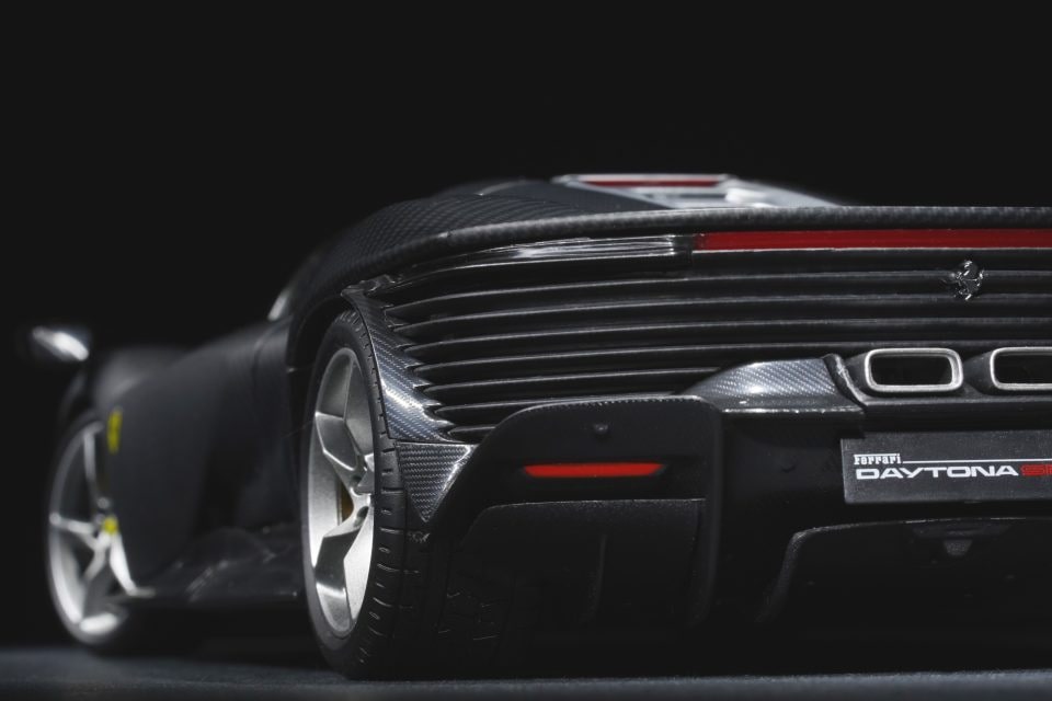 Ferrari Daytona SP3, il modello in carbon look