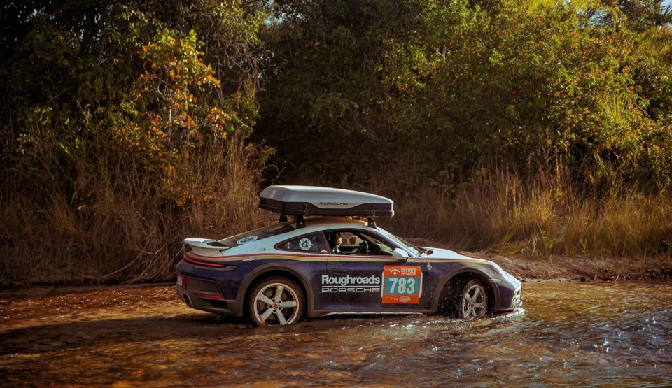 Una Porsche 911 Dakar e 7500 km tra le strade del Brasile