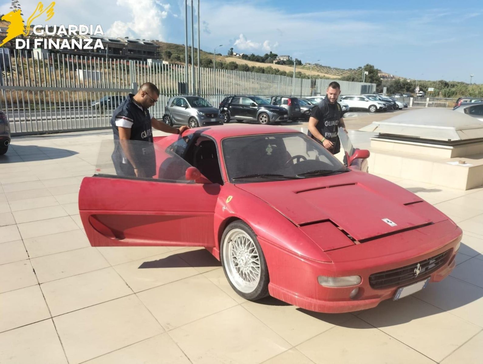 Falsa Ferrari sequestrata dalla Guardia di Finanza di Catanzaro