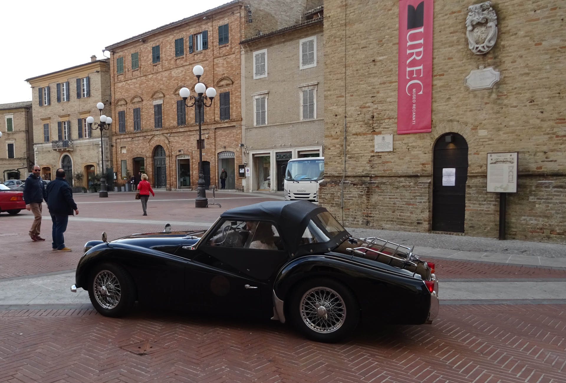 Eva al volante competizione per sole donne. Ruoteclassiche