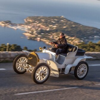 Mercedes-Simplex 40 PS (1903) , nell' Aprile 2017 la 40 PS ripercorre  la Nizza-La Turbie, una delle prime corse automobilistiche  per la mostra "The Mercedes Era"