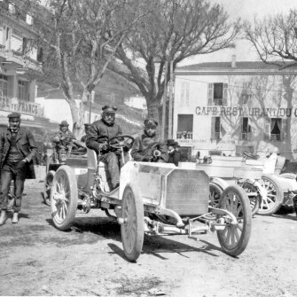 Daimler-Mercedes 35 PS alla Nizza-La Turbie del "Dr. Pascal", il  barone Henri de Rotschild,  dopo la vittoria alla Nizza-La Turbie (1901)