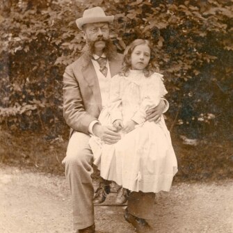 Emil Jellinek e la piccola Mercedes (1895 ca.)