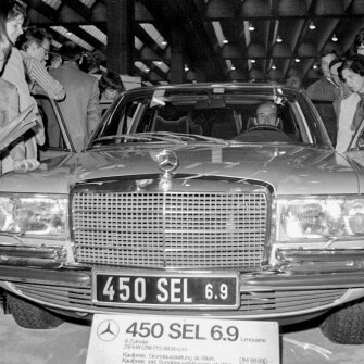 Presentezione della Mercedes-Benz 450 SEL 6.9  all'IAA di Francoforte (1975)
