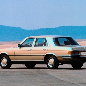 Mercedes-Benz W116, la prima generazione indicata ufficialmente come Classe S (1972)