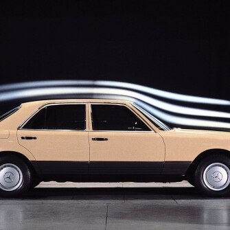 Mercedes-Benz W126 in galleria del vento