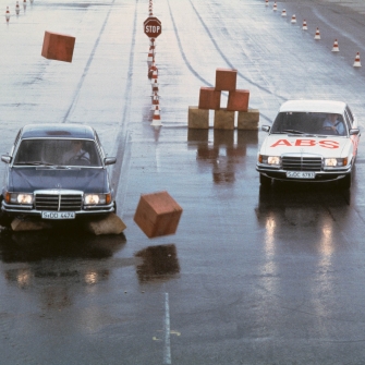 Mercedes-Benz W116, prima vettura a montare l'ABS (1978)