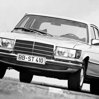 Mercedes-Benz W116, la prima generazione indicata ufficialmente come Classe S (1972)