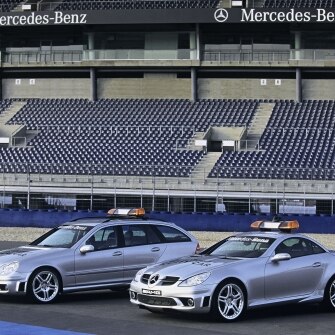 La C55 AMG  e la SLK 55 AMG, rispettivamente Medical Car e Safety Car per il Campionato F1 2004