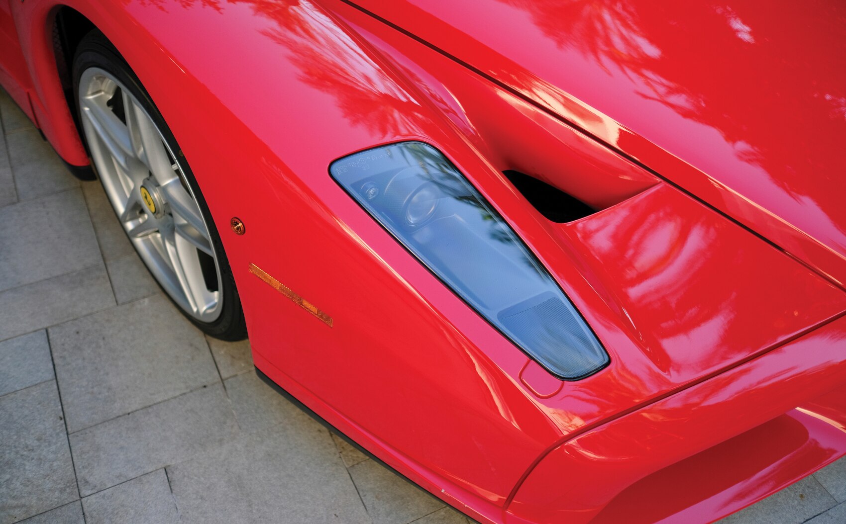 Aste: in vendita una Ferrari Enzo molto alla moda - Immagine #6